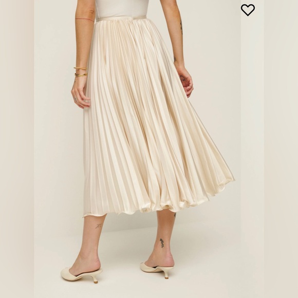 NWT gorgeous reformation satin skirt size 4 - Picture 4 of 12
